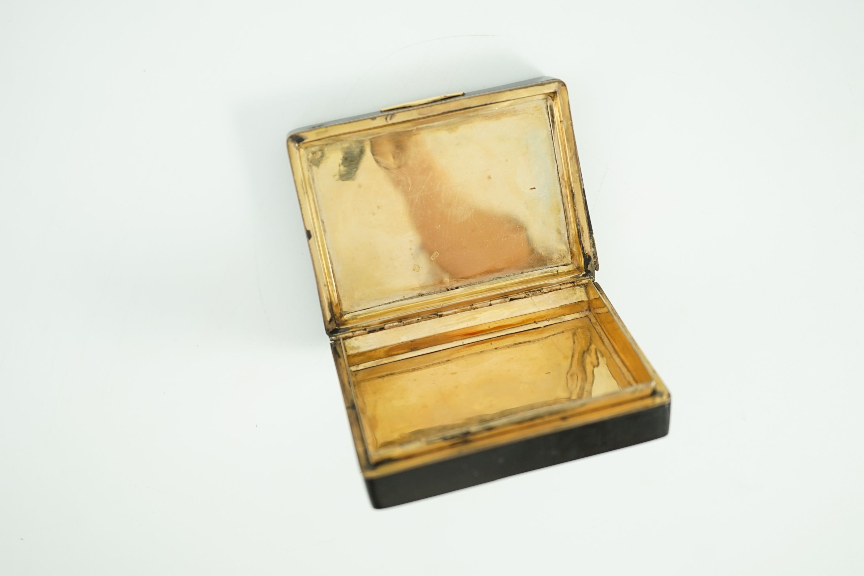 A 19th century French micro mosaic topped gold mounted tortoiseshell snuff box, 8.5 x 6.25cm, 2.5cm high